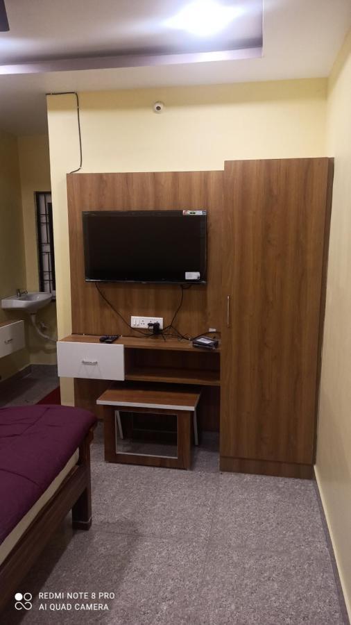 Hotel E Lodge Visakhapatnam Room photo
